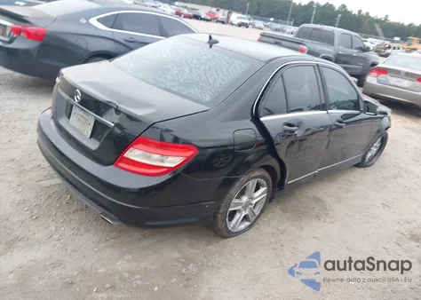 2010 Mercedes-Benz C 300 Sport z USA, uszkodzony, nr VIN WDDGF5EB6AR091699